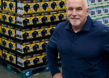 Costco CEO Ron Vachris rose from the warehouse floor to the corner office without a college degree—and he says it’s thanks to not job hopping