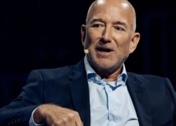 Jeff Bezos commits himself to make ‘three good decisions a day,’ inspired by Warren Buffett’s philosophy of making smart choices