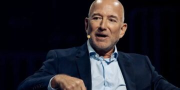 Jeff Bezos commits himself to make ‘three good decisions a day,’ inspired by Warren Buffett’s philosophy of making smart choices