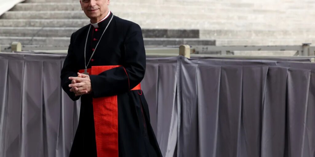 Pope Leo receives seven-minute standing ovation after calling for the public’s ‘moral renewal’ to respect migrants