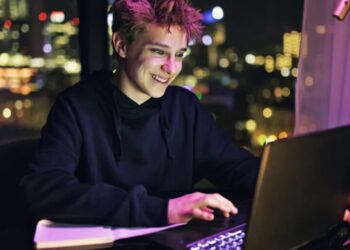 Around 22 million teenagers are making their pocket money on video games, online reselling, and in-game platforms like Roblox