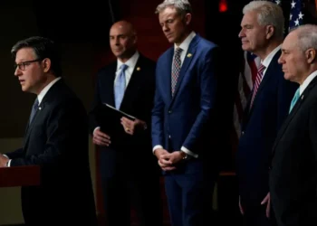 Expert flags ‘huge warning signs for Republicans’ as new economic numbers worsen odds