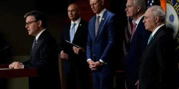 Expert flags ‘huge warning signs for Republicans’ as new economic numbers worsen odds