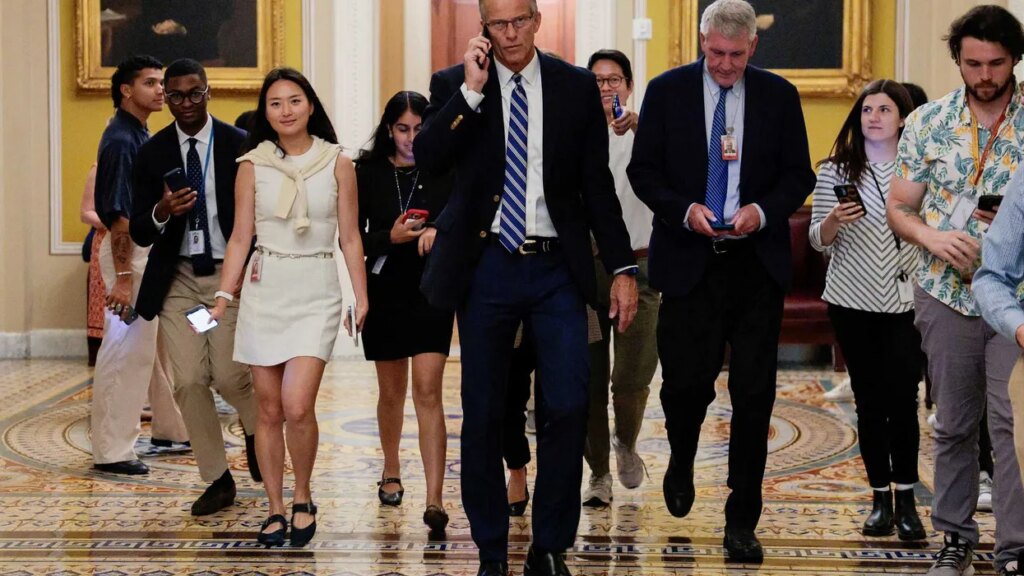 ‘Chaos’ splinters GOP as president changes plan at ‘worst possible time’: report