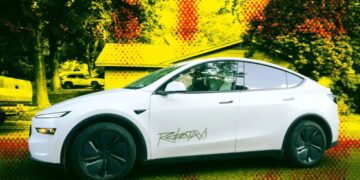 Tesla’s Robotaxis Are a Complete Disaster