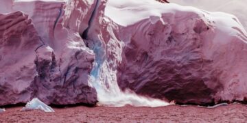 Scientists Horrified as Huge Heatwave Hits Antarctica