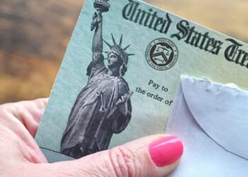 Social Security faces steep cuts. These senators want to bet on stocks and $27 trillion in debt to save it—but ‘the gamble does not always pay off’
