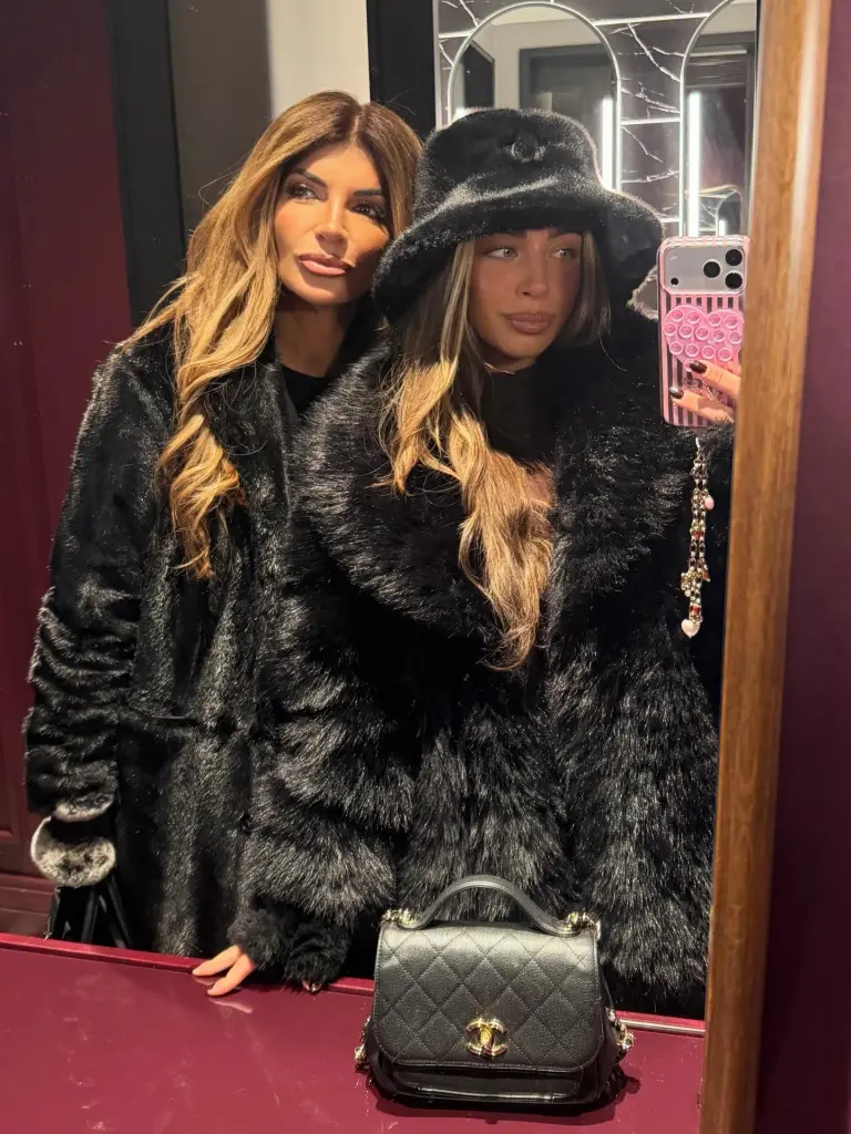 Teresa and Gia Giudice posing for a mirror selfie.