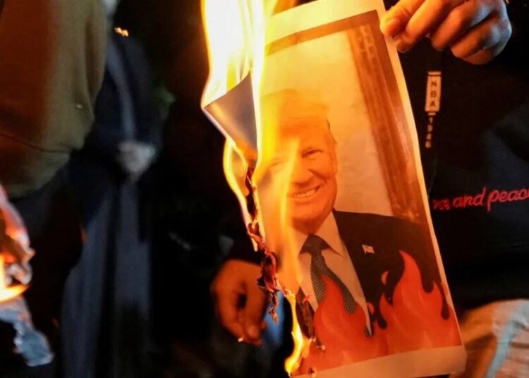 Trump dealt devastating blow as Iranians close down Strait of Hormuz again: report