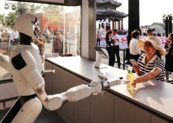 A New Store in Hong Kong Has No Human Employees, Just a Single Humanoid Robot