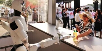 A New Store in Hong Kong Has No Human Employees, Just a Single Humanoid Robot