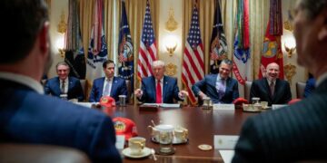 Ex-insider warns of ‘dictatorial dementia’ as Trump copes with his ‘impending mortality’
