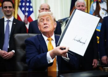 Trump Orders Construction of Powerful Quantum Computer