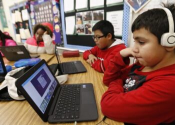 LAUSD bans screen time before the second grade, among the strictest policies in the nation
