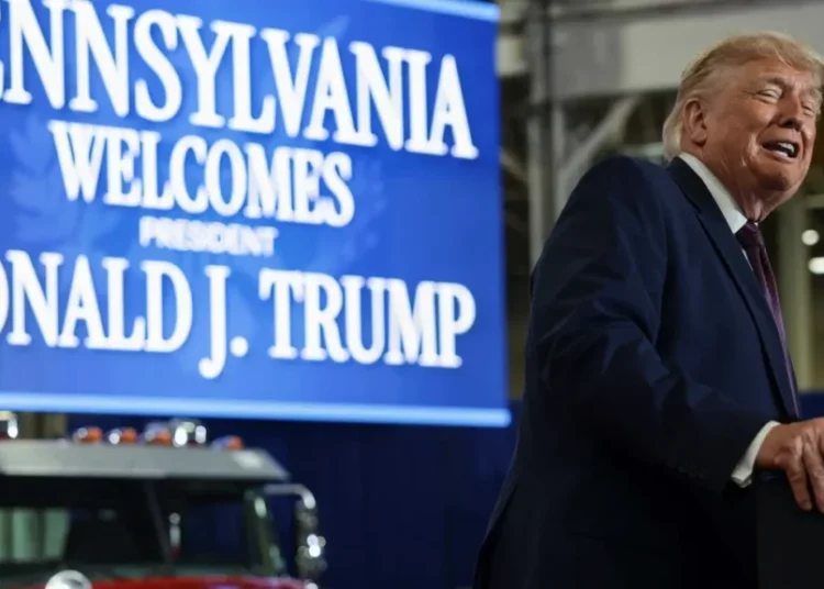 Trump insults Republican he pulls on stage: ‘Nobody wants to hear from you’