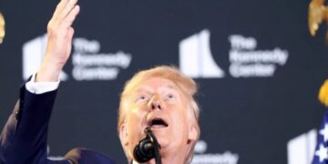 Ex-insider pinpoints new signs allies are slipping away from Trump’s ‘oily grasp’