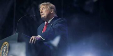 Trump’s Great American State Fair off to rough start as fans walk out on his speech