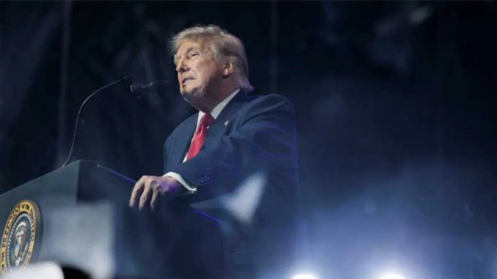 Trump’s Great American State Fair off to rough start as fans walk out on his speech