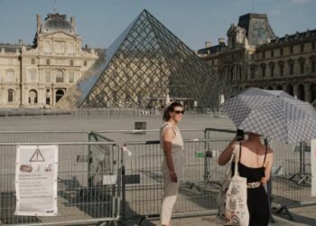 The hottest day in French history was so bad the Louvre and Eiffel Tower had to close early