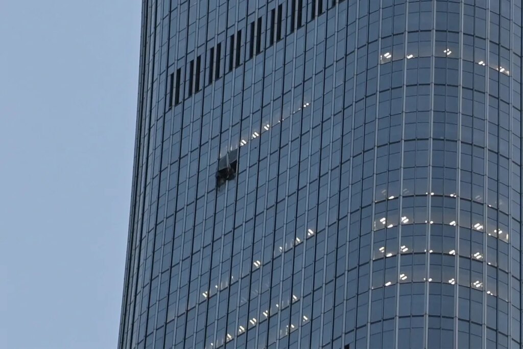 Airplane Crashes Into Skyscraper in China