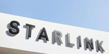 SpaceX, Charter discussed mobile phone partnership in U.S.
