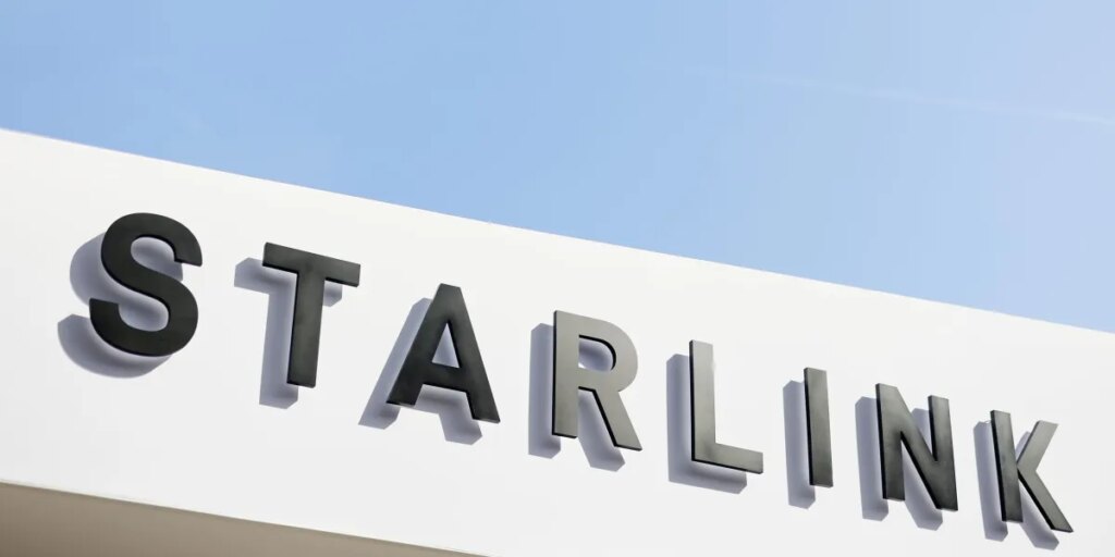 SpaceX, Charter discussed mobile phone partnership in U.S.