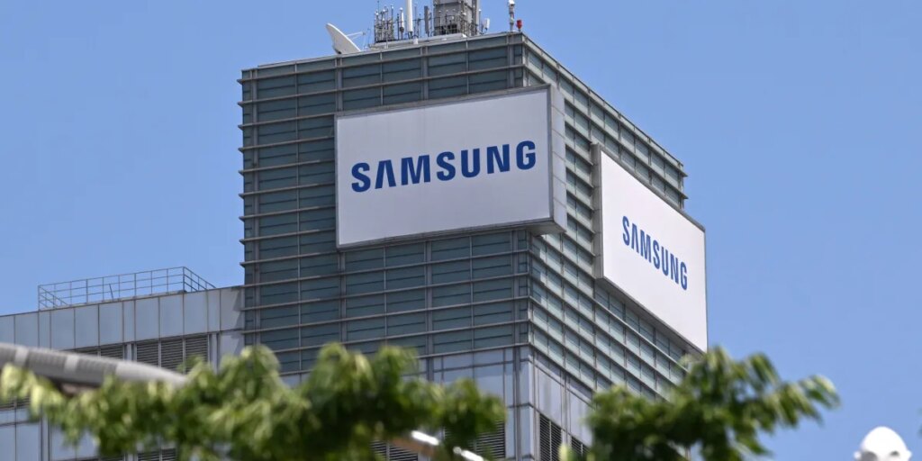 Samsung, SK reportedly to invest $1.3 trillion over 10 years