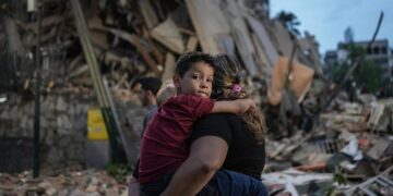 After Venezuela’s Earthquakes, Neighbors Dig Through Rubble for Survivors