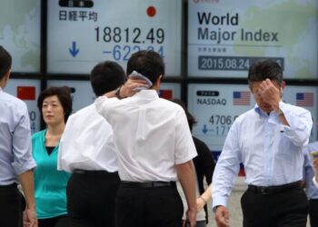 Should you go to work during a heat wave? Your productivity suffers, and GDP tanks when it’s hot