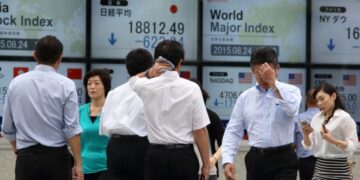 Should you go to work during a heat wave? Your productivity suffers, and GDP tanks when it’s hot