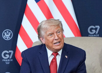 Trump Angrily Defends Iran Deal, Belittling the One Obama Signed