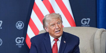 Trump Angrily Defends Iran Deal, Belittling the One Obama Signed