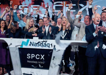 Retail Investors Help Send SpaceX Shares Soaring
