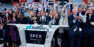 Retail Investors Help Send SpaceX Shares Soaring