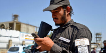 Afghanistan Issues Ban on Smartphones for Civil Servants and Military