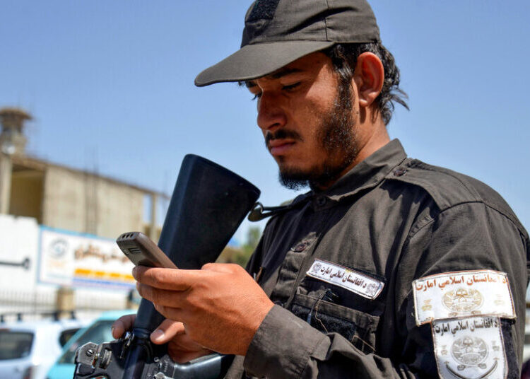 Afghanistan Issues Ban on Smartphones for Civil Servants and Military