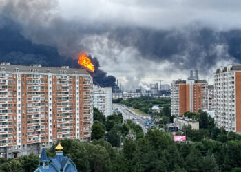 Ukrainian Drones Hit Moscow Refinery in Large-Scale Assault