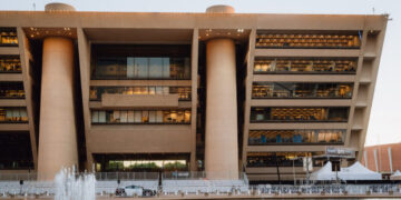 Mavericks Pass on Dallas City Hall Site, Choosing Ex-Mall for New Arena