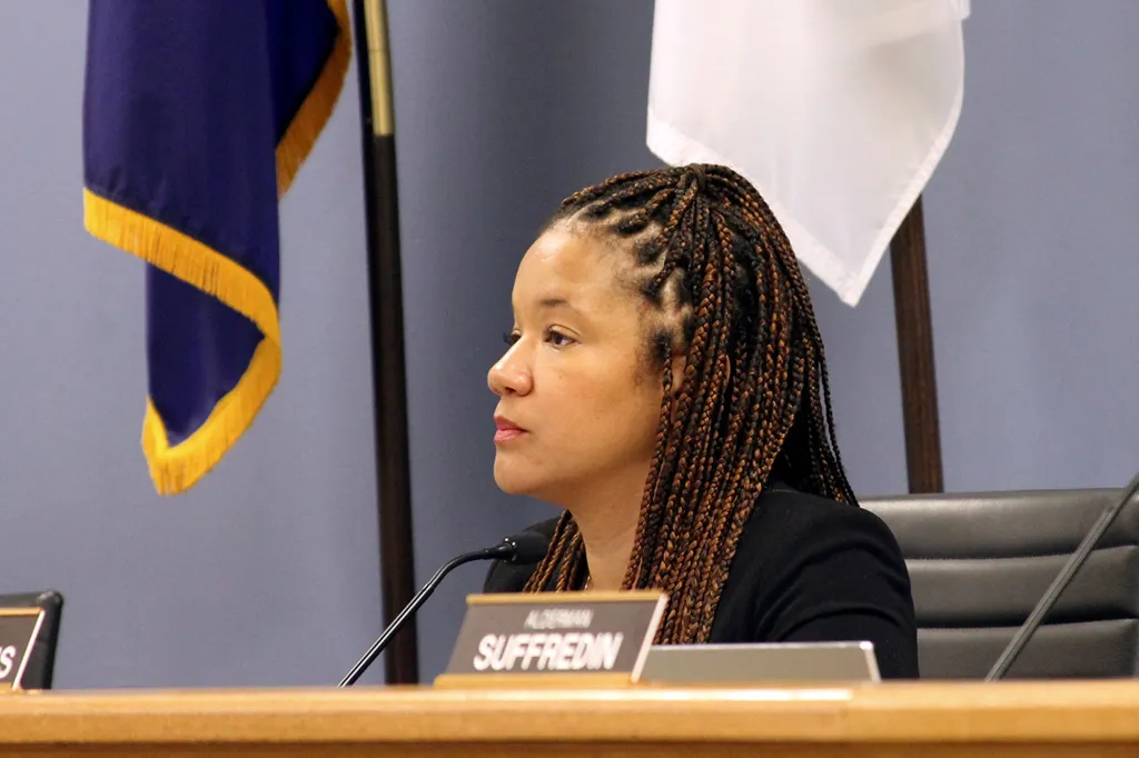 Alderman Robin Rue Simmons at a City Council meeting.