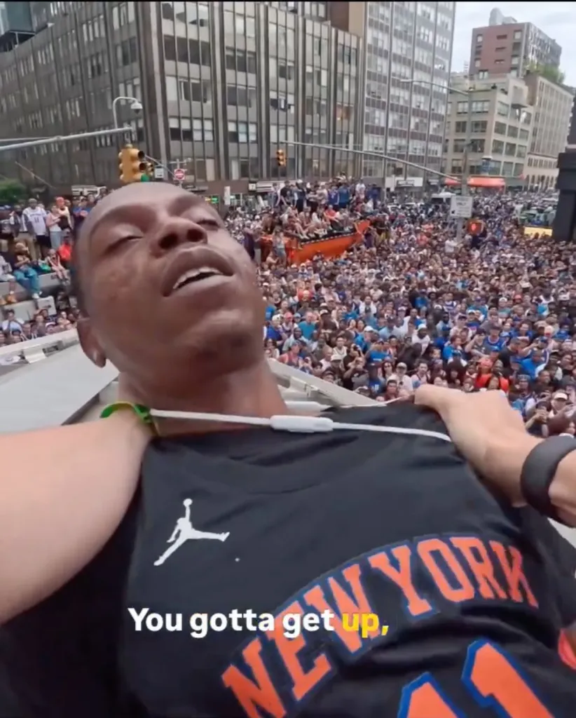 A group of New York Knicks fans raced to help a man who fell unconscious in a suspected overdose during the Knicks' championship parade on June 18, 2026.