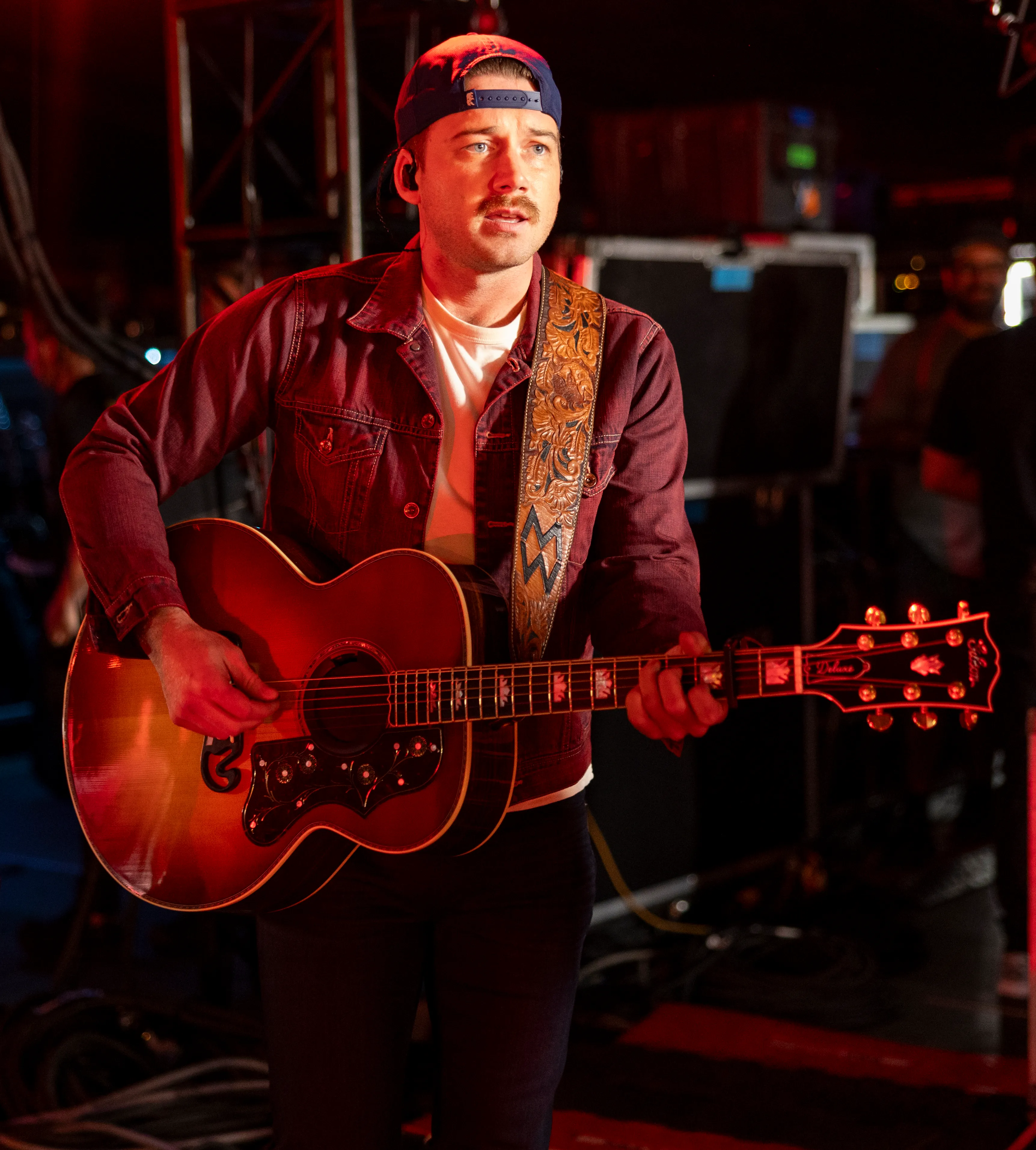 Morgan Wallen performing the song