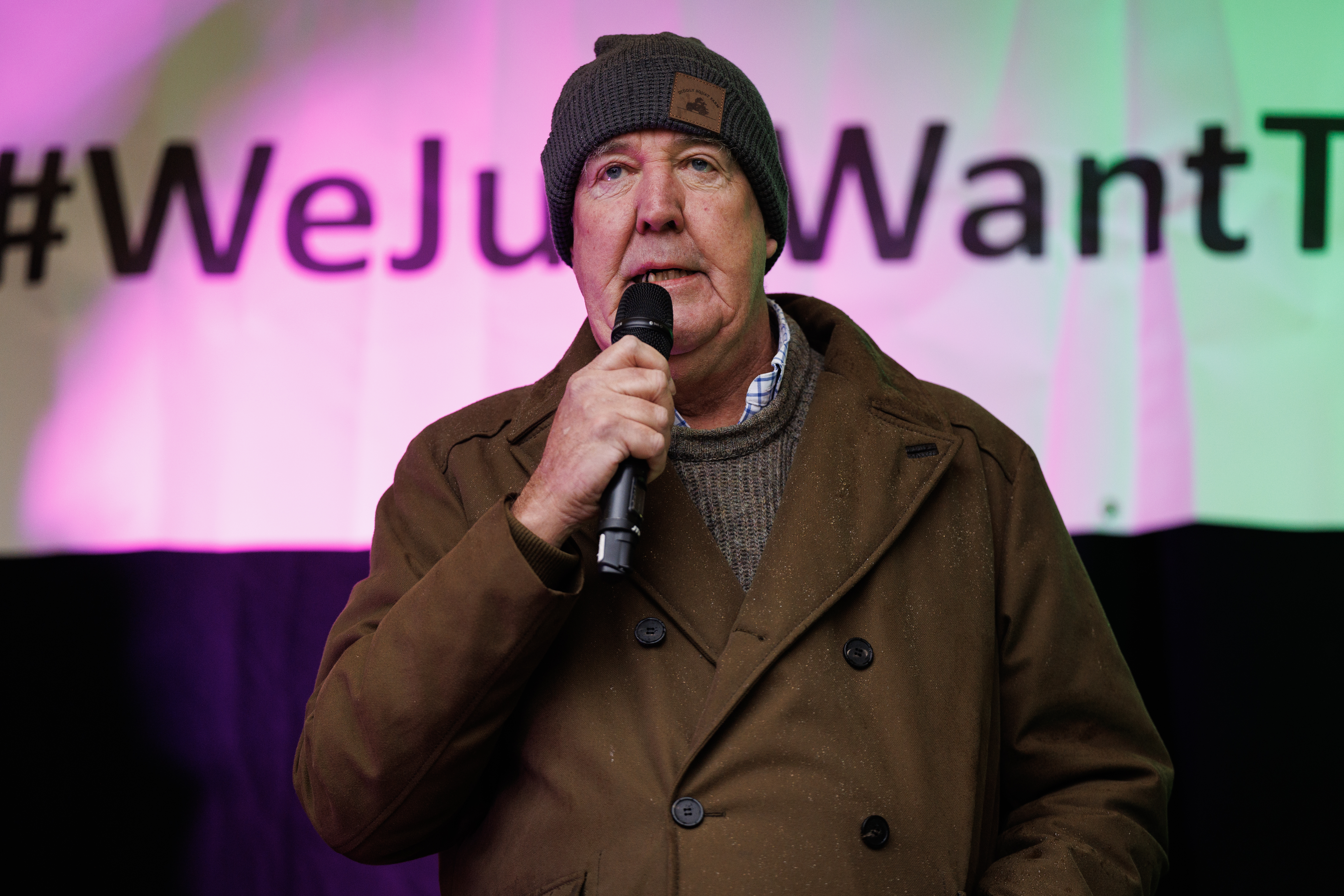 Jeremy Clarkson speaking into a microphone at a farmers' demonstration.