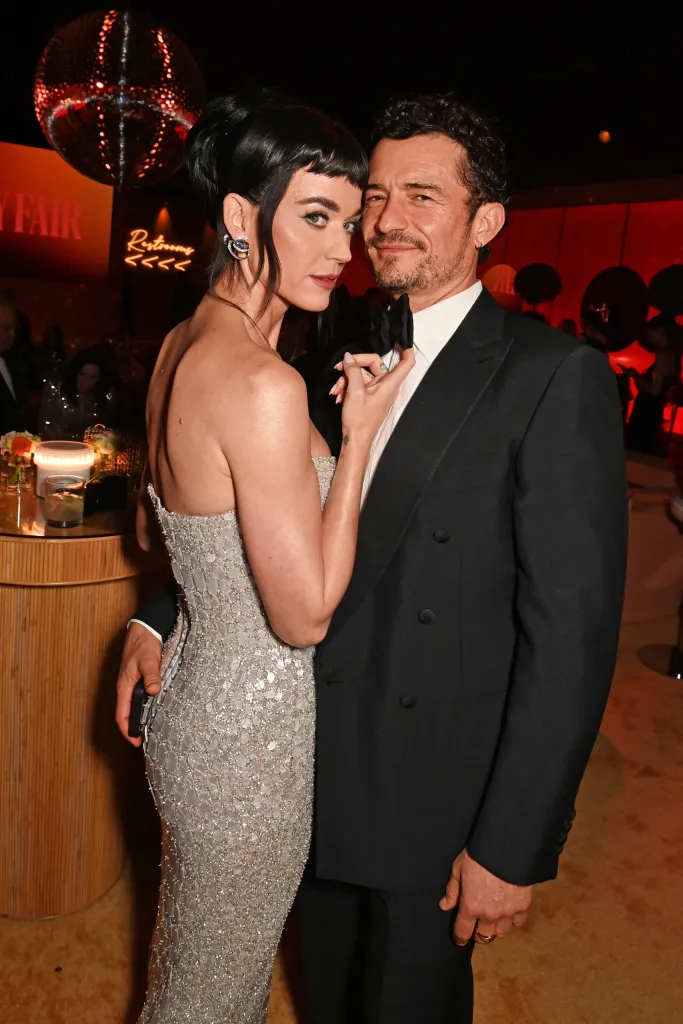 Katy Perry and Orlando Bloom pose at the Vanity Fair Oscar Party.