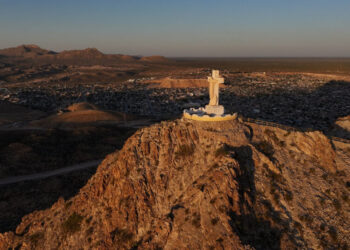 A Diocese Tries to Protect Its 29-Foot Jesus From Trump’s Border Wall