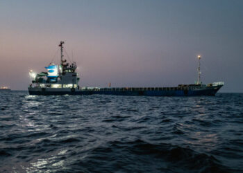 Oil Rises Amid Uncertainty Over Strait of Hormuz