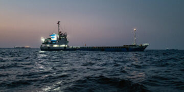 Oil Rises Amid Uncertainty Over Strait of Hormuz