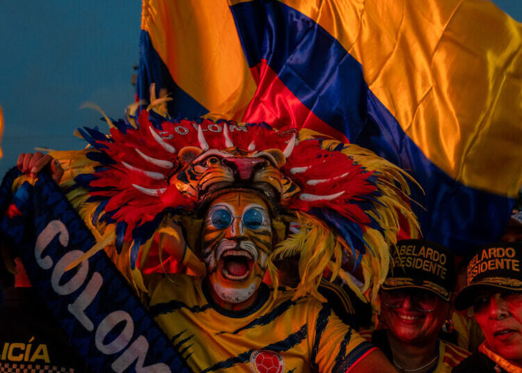 Trump-Backed Outsider Appears to Win in Colombian Presidential Race