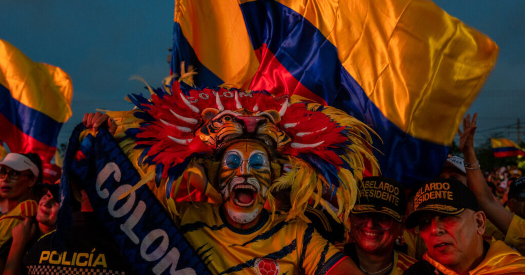Trump-Backed Outsider Appears to Win in Colombian Presidential Race