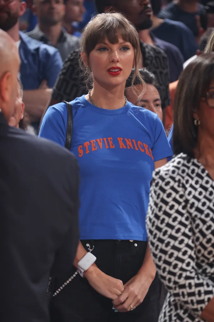 Taylor Swift wearing a blue 