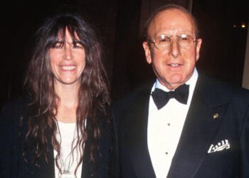 Clive Davis Was a Proudly Hands-On Executive. But Not With This Artist.